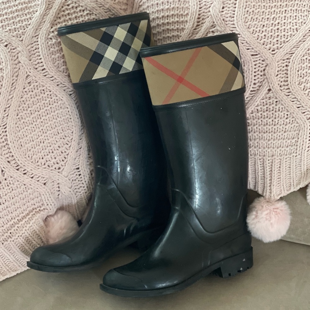 Burberry rain boots size 37